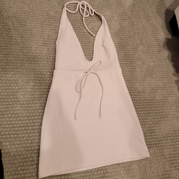 Halter style dress low back - Picture 6 of 6